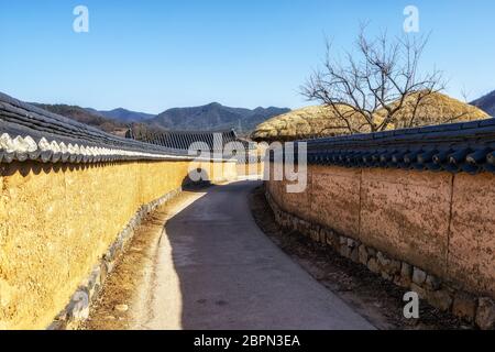 Andong Hahoe Folk Village ist UNESCO Weltkulturerbe berühmte Reise ikonischen Ziel in Andong, Südkorea. Häuser und Häuser im traditionellen koreanischen Stil Stockfoto