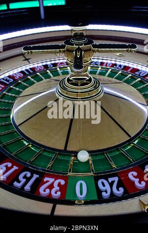 Traditionelles Roulette Rad, handgefertigt mit klassischem Look Stockfoto