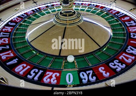 Traditionelles Roulette Rad, handgefertigt mit klassischem Look Stockfoto