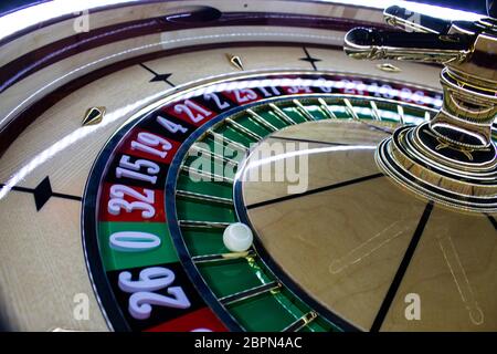 Traditionelles Roulette Rad, handgefertigt mit klassischem Look Stockfoto