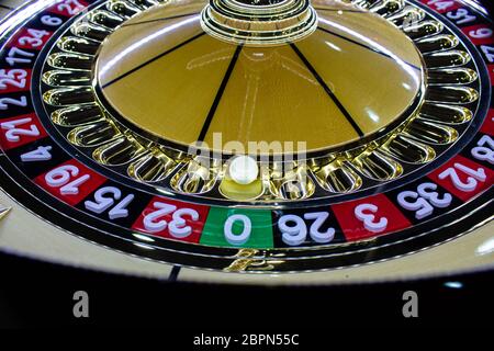 Traditionelles Roulette Rad, handgefertigt mit klassischem Look Stockfoto