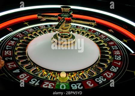 Traditionelles Roulette Rad, handgefertigt mit klassischem Look Stockfoto