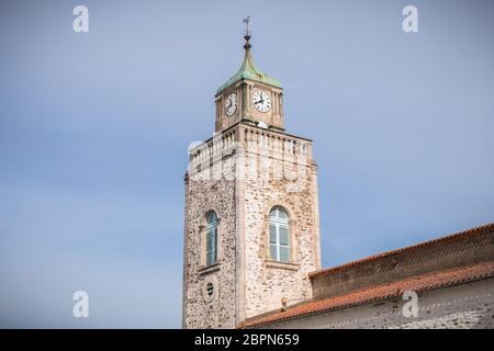 Port Joinville, Frankreich - 16. September 2018: die architektonischen Details des Saint-Amand Kirche auf der Insel von Yeu im Sommer Stockfoto