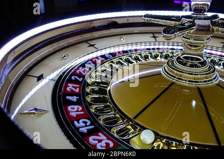 Traditionelles Roulette Rad, handgefertigt mit klassischem Look Stockfoto