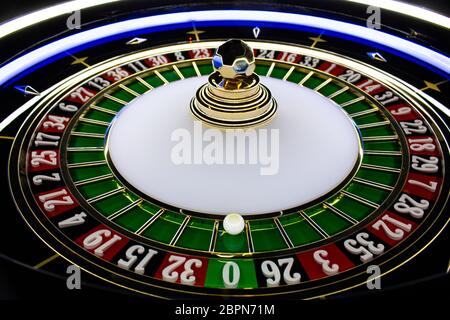 Traditionelles Roulette Rad, handgefertigt mit klassischem Look Stockfoto