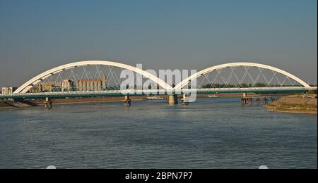 Neue Brücke über die Donau in Novi Sad, Serbien Stockfoto