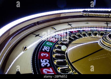 Traditionelles Roulette Rad, handgefertigt mit klassischem Look Stockfoto