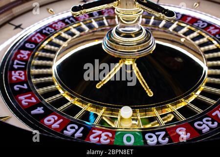 Traditionelles Roulette Rad, handgefertigt mit klassischem Look Stockfoto