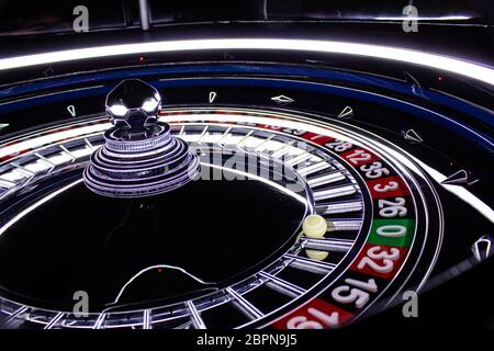 Traditionelles Roulette Rad, handgefertigt mit klassischem Look Stockfoto