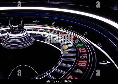 Traditionelles Roulette Rad, handgefertigt mit klassischem Look Stockfoto