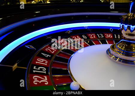 Traditionelles Roulette Rad, handgefertigt mit klassischem Look Stockfoto