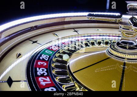 Traditionelles Roulette Rad, handgefertigt mit klassischem Look Stockfoto