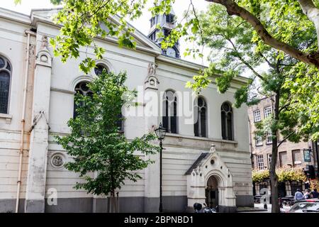 St. George's Holborn (früher St. George der Märtyrer), eine Kirche in Holborn, London, Großbritannien, die derzeit während der Sperrung der Coronavirus-Pandemie geschlossen wird Stockfoto