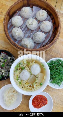 Die taiwanesischen Nahrungsmittel - Knödel Haus, Fisch Suppe Stockfoto