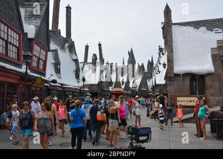 Das Dorf Hogsmeade in der Zauberwelt von Harry Potter - die Winkelgasse bei Islands of Adventure, Universal Studios Florida in der Nähe von Orlando, USA. Stockfoto