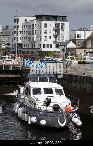 Shannon-Fluss blockiert, Athlone Town, West County Meath, Irland Stockfoto