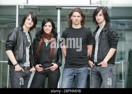 Silbermond - Photocall - die deutsche Pop-Rock-Band Silbermond // Ihre größten Hits: Symphonie (2004), das Beste (2006) und etwas bleibt (2009). (v.l.n.r.) Thomas Stolle, Stefanie Kloß, Andreas Nowak, Thomas Stolle und Johannes Stolle Stockfoto