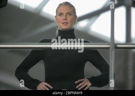 GNTM / Staffel 2 - Drecharbeiten am Airport - das deutsche Model Heidi Klum während der Drecharbeiten zur 2. Staffel von Germany am Flughafen Köln Bonn. Stockfoto