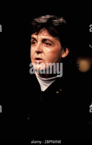 Paul McCartney - Deutsche Fernsehsendung - 1988 - der britische Musiker, Sänger-Songwriter, Komponist, Oscar- sowie mehrfacher Grammy-Preisträger Paul McCartney erlangte weltweite Bekanntgabe als Sänger und Bassist der Beatles. Stockfoto