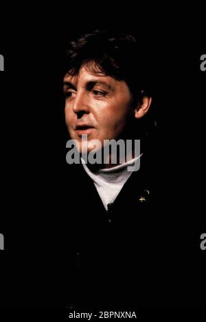 Paul McCartney - Deutsche Fernsehsendung - 1988 - der britische Musiker, Sänger-Songwriter, Komponist, Oscar- sowie mehrfacher Grammy-Preisträger Paul McCartney erlangte weltweite Bekanntgabe als Sänger und Bassist der Beatles. Stockfoto