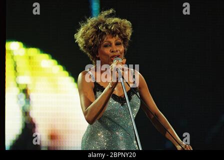 Tina Turner - Konzert 1996 im Müngersdorfer Stadion - die US-amerikanische Sängerin und Schauspielerin Tina Turner während eines Konzertes in Köln Stockfoto