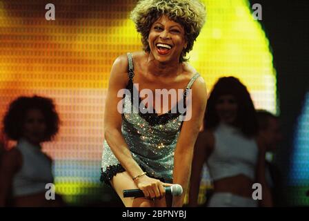 Tina Turner - Konzert 1996 im Müngersdorfer Stadion - die US-amerikanische Sängerin und Schauspielerin Tina Turner während eines Konzertes in Köln Stockfoto