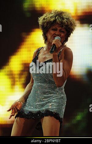 Tina Turner - Konzert 1996 im Müngersdorfer Stadion - die US-amerikanische Sängerin und Schauspielerin Tina Turner während eines Konzertes in Köln Stockfoto