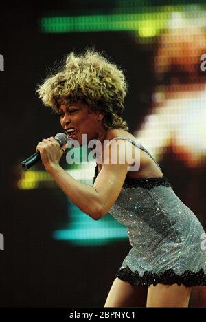 Tina Turner - Konzert 1996 im Müngersdorfer Stadion - die US-amerikanische Sängerin und Schauspielerin Tina Turner während eines Konzertes in Köln Stockfoto