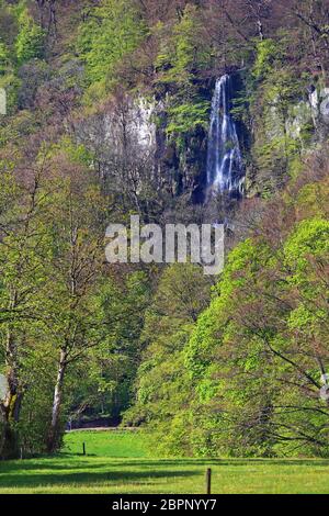 Uracher Wasserfall Bad Urach ist eine Stadt in Deutschland, mit vielen wunderbaren Landschaften Stockfoto