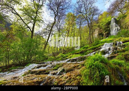 Uracher Wasserfall Bad Urach ist eine Stadt in Deutschland, mit vielen wunderbaren Landschaften Stockfoto