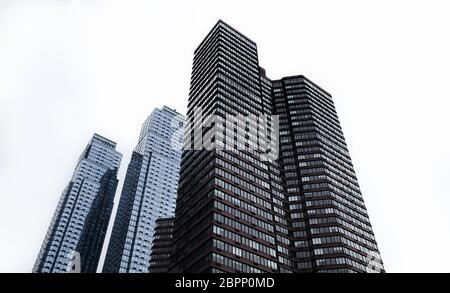 NYC, USA, Mai 2019, Blick auf den River Place und die Silver Towers Gebäude zwischen der 12th und 11th Avenue in Hell's Kitchen Stockfoto