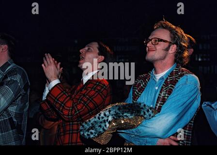 'RTL Samstag Nacht' TV-Comedy Show 1995 - Aufzeichnung der 50. Ausgabe von 'RTL Samstag Nacht' in den MMC Studios in Hürth. Olli Dittrich mit Stefan Raab. Stockfoto