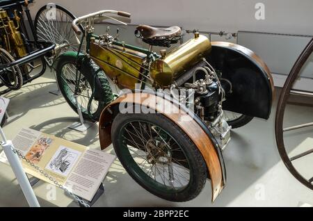 In beeindruckenden lebensgroßen Szenen präsentiert das Verkehrsmuseum München in drei Ausstellungshallen historische und heutige Verkehrsmittel und Mobilität. Stockfoto