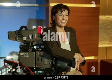 Talkshow - Menschen bei Maischberger - Sandra Maischberger moderiert die deutsche Talkshow 'Menschen bei Maischberger' Stockfoto