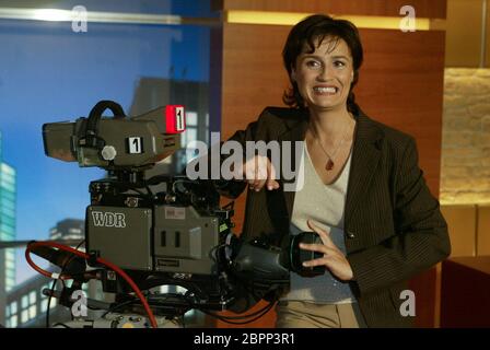 Talkshow - Menschen bei Maischberger - Sandra Maischberger moderiert die deutsche Talkshow 'Menschen bei Maischberger' Stockfoto
