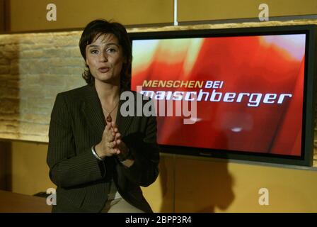 Talkshow - Menschen bei Maischberger - Sandra Maischberger moderiert die deutsche Talkshow 'Menschen bei Maischberger' Stockfoto