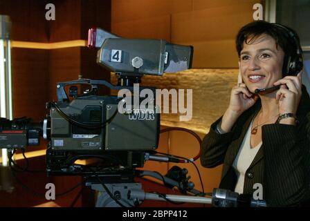 Talkshow - Menschen bei Maischberger - Sandra Maischberger moderiert die deutsche Talkshow 'Menschen bei Maischberger' Stockfoto