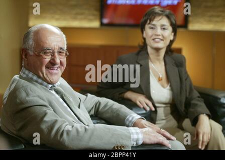 Alfred Biolek bei 'Menschen bei Maischberger' - Alfred Biolek zu Gast bei 'Menschen bei Maischberger' / Alfred Biolek und Sandra Maischberger Stockfoto