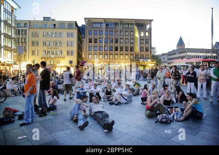 Open-Air Konzert mit Xavier Naidoo in Köln 2005 - die beiden Musiker-Kollektive 'Söhne Mannheims' und 'Brothers Keepers' geben ein Konzert auf dem Roncalliplatz in Köln. Stockfoto