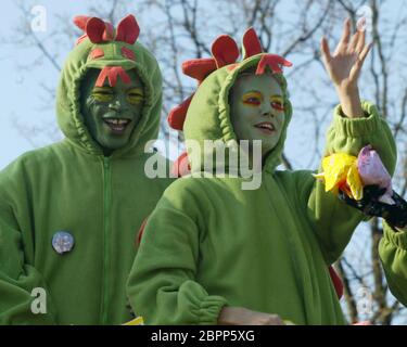 Karnevalsumzug mit Heidi Klum - das deutsche Model Heidi Klum und ihr britischer Ehemann Seal beim Karnevalsumzug in Klum´s Heimatstadt Bergisch-Gladbach. Stockfoto