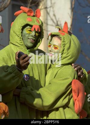 Karnevalsumzug mit Heidi Klum - das deutsche Model Heidi Klum und ihr britischer Ehemann Seal beim Karnevalsumzug in Klum´s Heimatstadt Bergisch-Gladbach. Stockfoto