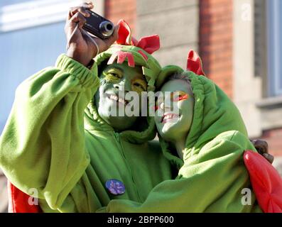 Karnevalsumzug mit Heidi Klum - das deutsche Model Heidi Klum und ihr britischer Ehemann Seal beim Karnevalsumzug in Klum´s Heimatstadt Bergisch-Gladbach. Stockfoto