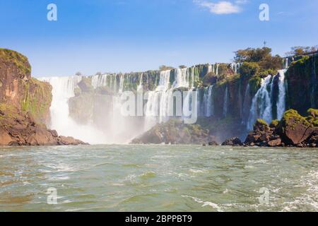 Landschaft von Iguazu fällt Nationalpark, Argentinien. UNESCO-Welterbe. Abenteuerreisen in Südamerika Stockfoto