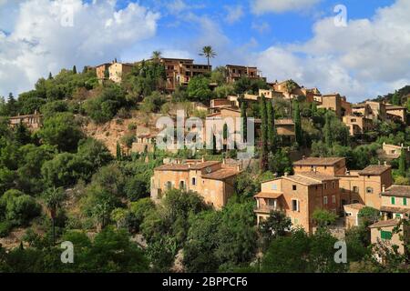 Panoramablick über die mediterrane Dorf Deja in Mallorca, Spanien Stockfoto