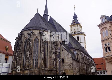 Die evangelische Stadtkirche St. Marien in Weissenfels ist eine spätgotische Hallenkirche in Weißenfels im Burgenland-Kreis in Sachsen-Anhalt. Stockfoto