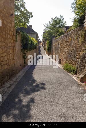 Straße Domme, einem wunderschönen mittelalterlichen Dorf in der Dordogne, Frankreich Stockfoto