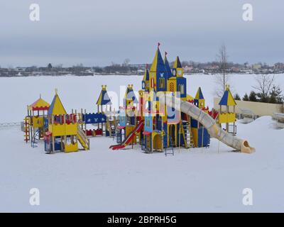 Kinderspielplatz Märchenschloss, Winterlandschaft Stockfoto