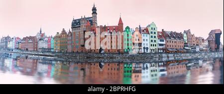 Panorama von Polen, Danzig, Sehenswürdigkeiten, Ansicht vom Fluss. Stockfoto