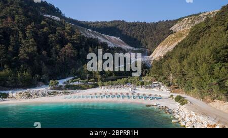 Luftaufnahme von Porto Vathy Strand. Insel Thassos, Griechenland Stockfoto