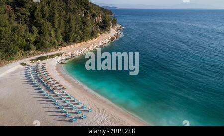 Luftaufnahme von Porto Vathy Strand. Insel Thassos, Griechenland Stockfoto